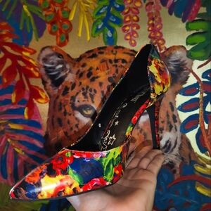 "Paint me Flowers" Pumps